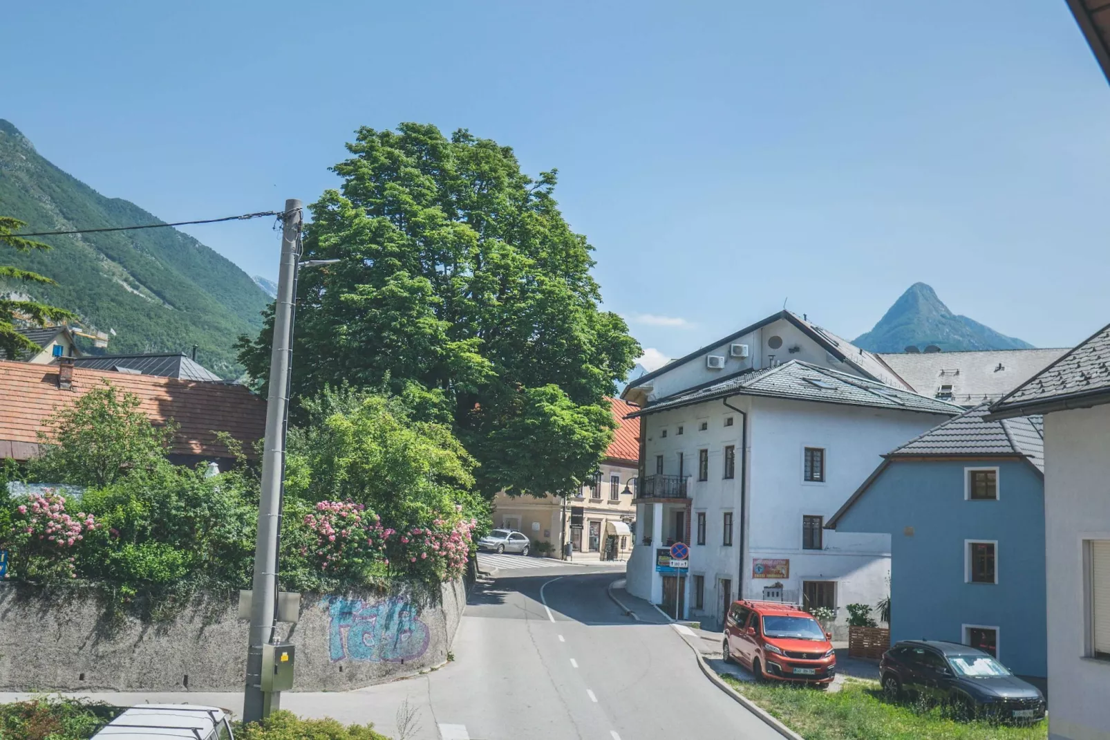 Comfortable Apartment with Mountain View - One Bedroom Apartment-Buitenlucht