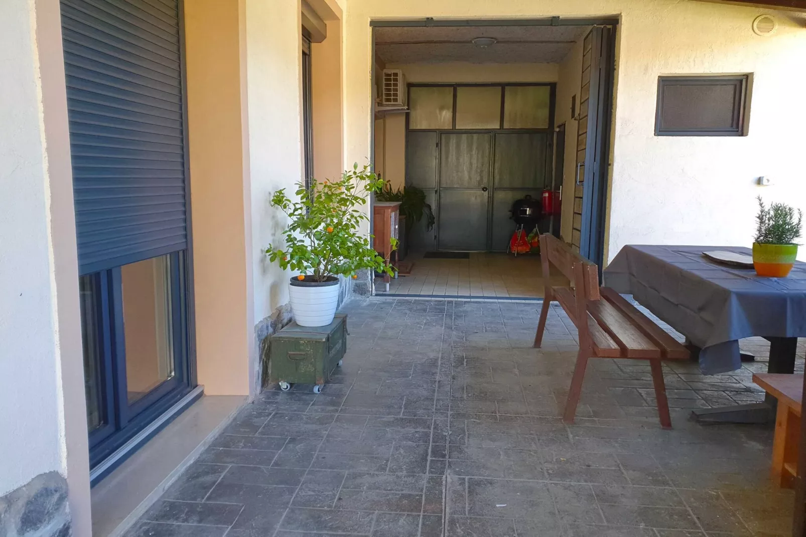 Bright and Sunny Apartment with Terrace - Two Bedroom Apartment with Terrace-Buitenlucht