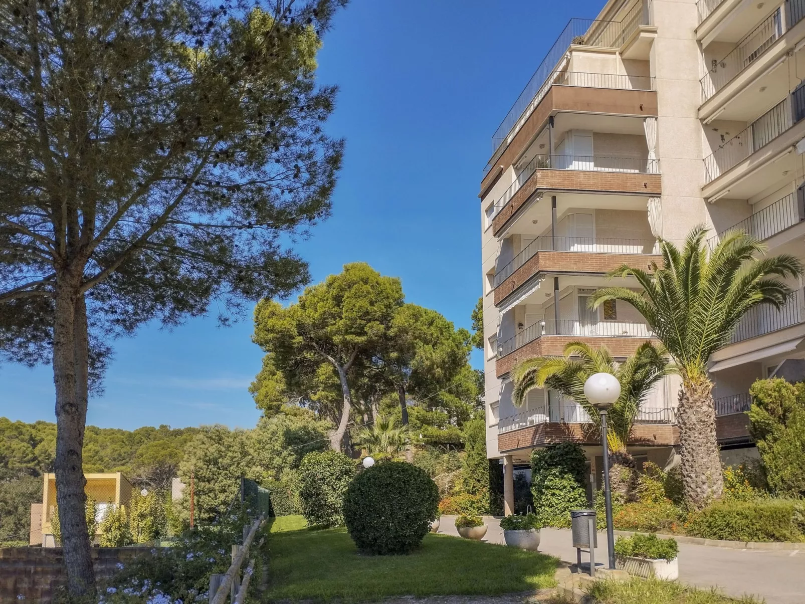 Sol Pins Tamariu-Buiten