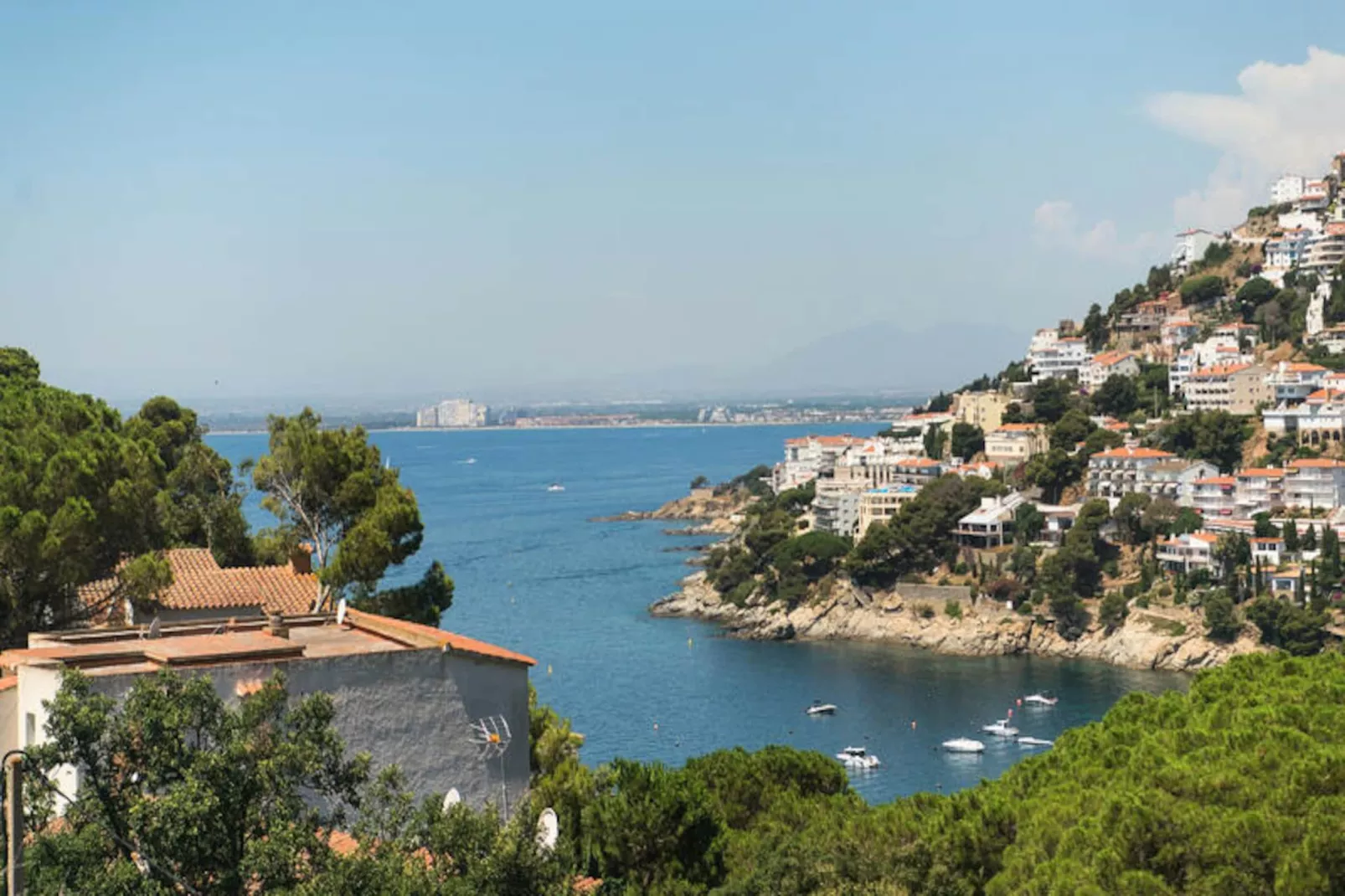 Maison à Roses-Niet-getagd