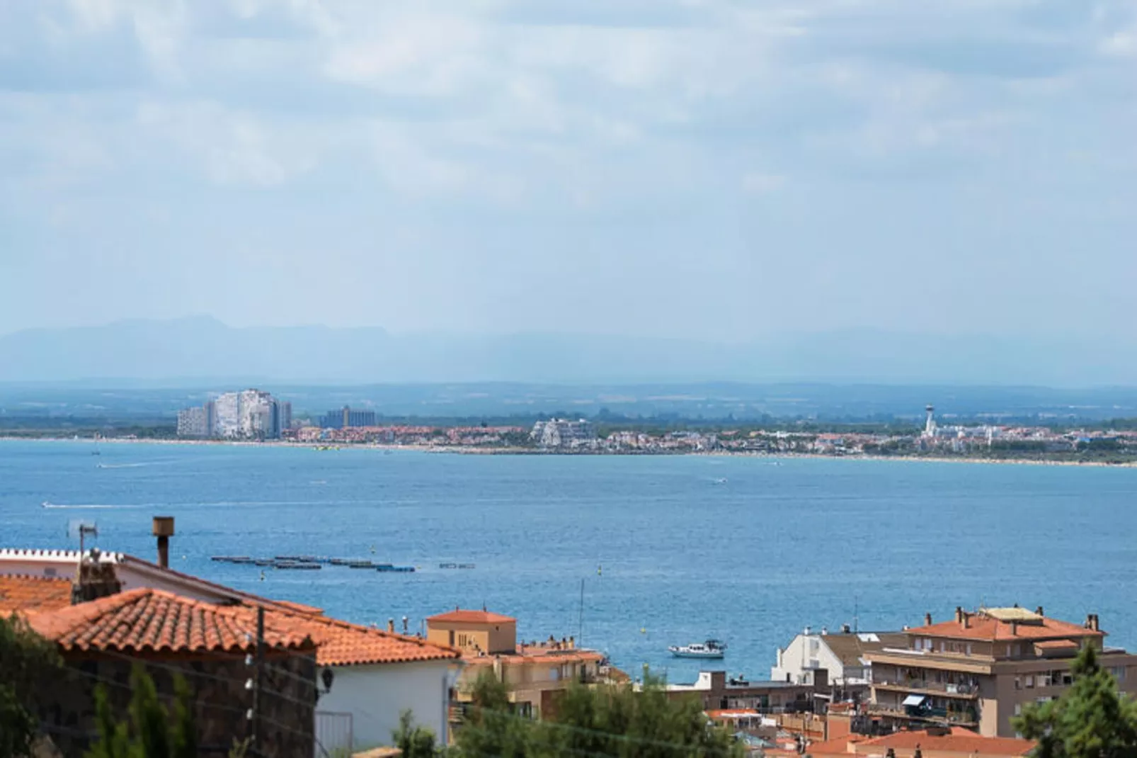 Maison à Roses-Niet-getagd