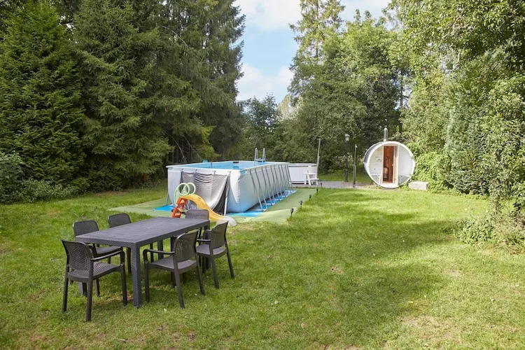 Dom wakacyjny w Sasinie dla max 6 osób-Tuinen zomer