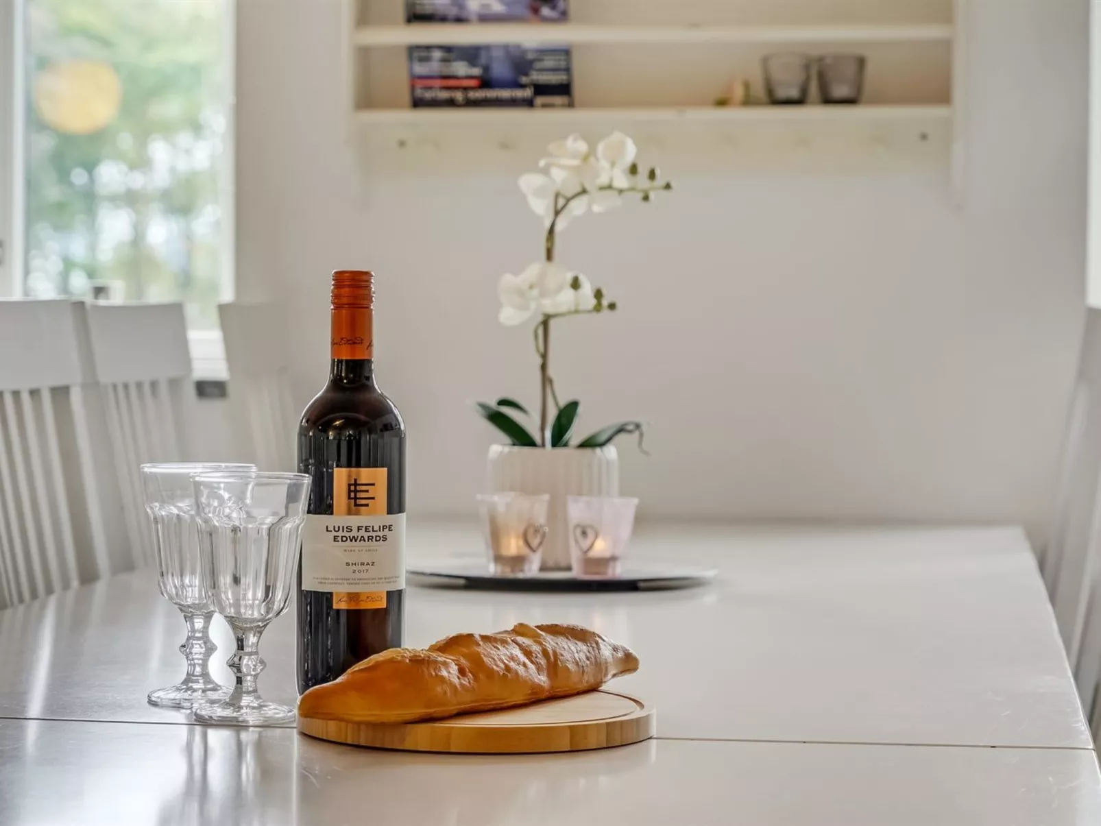 "Edine" - 4.5km from the sea-Binnen