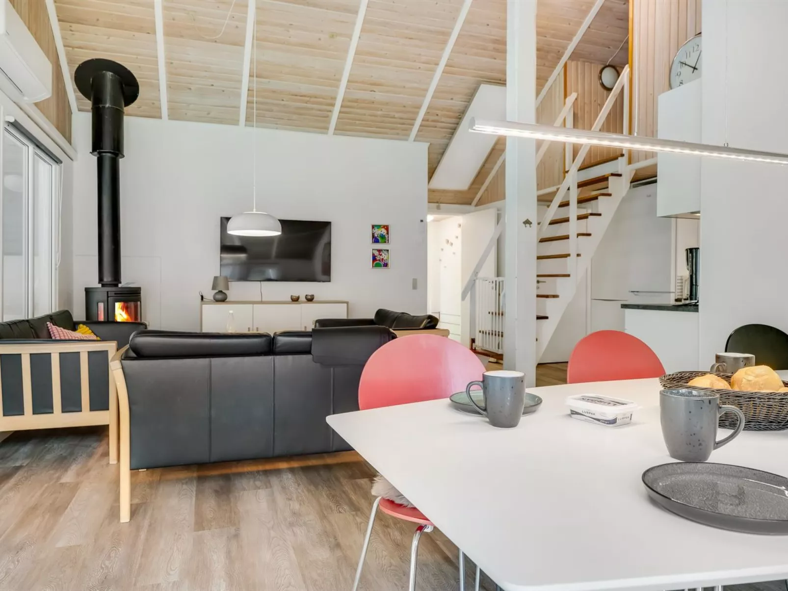 "Eisa" - 300m to the fjord-Binnen