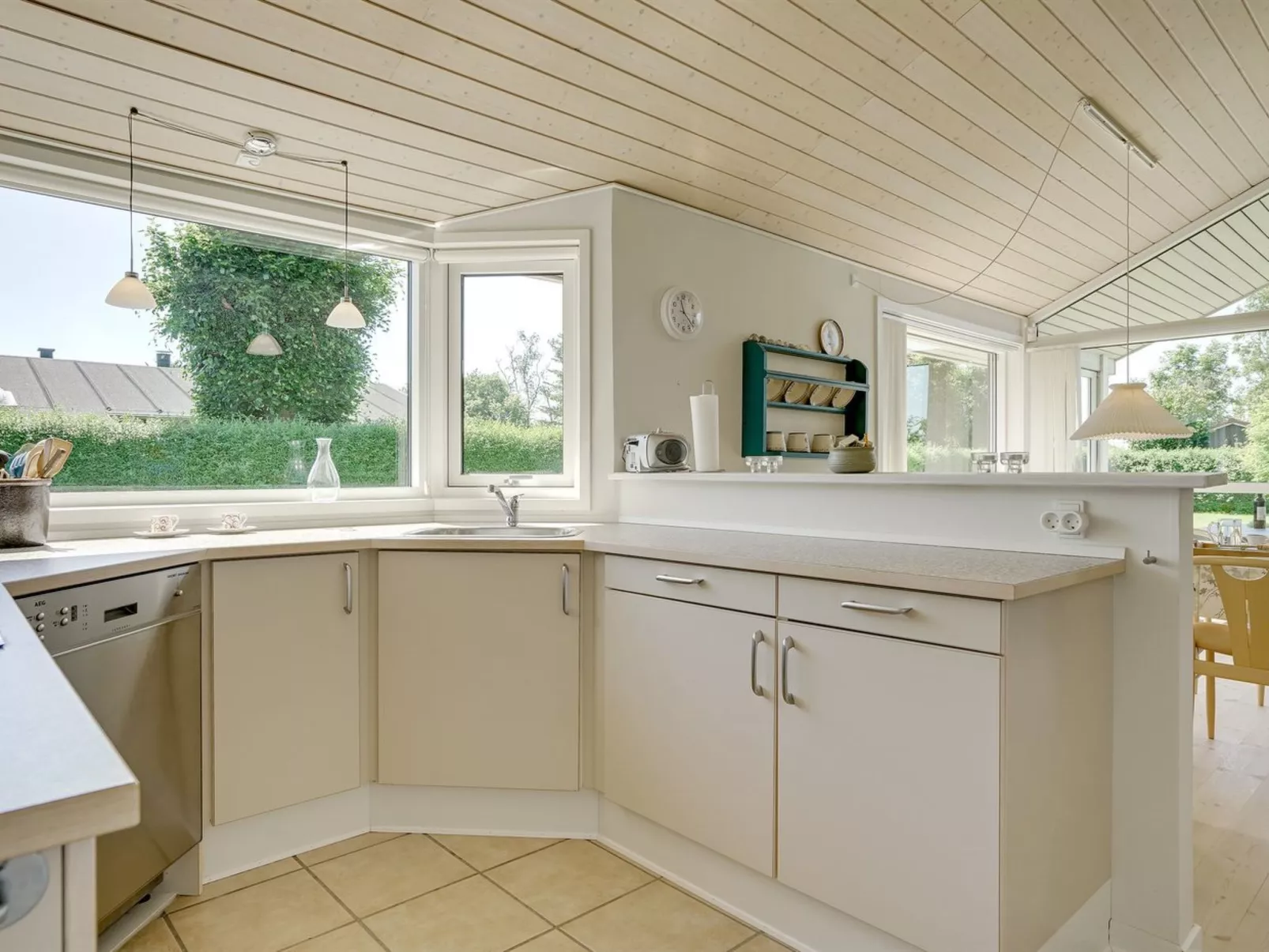 "Maybritt" - 100m from the sea-Binnen