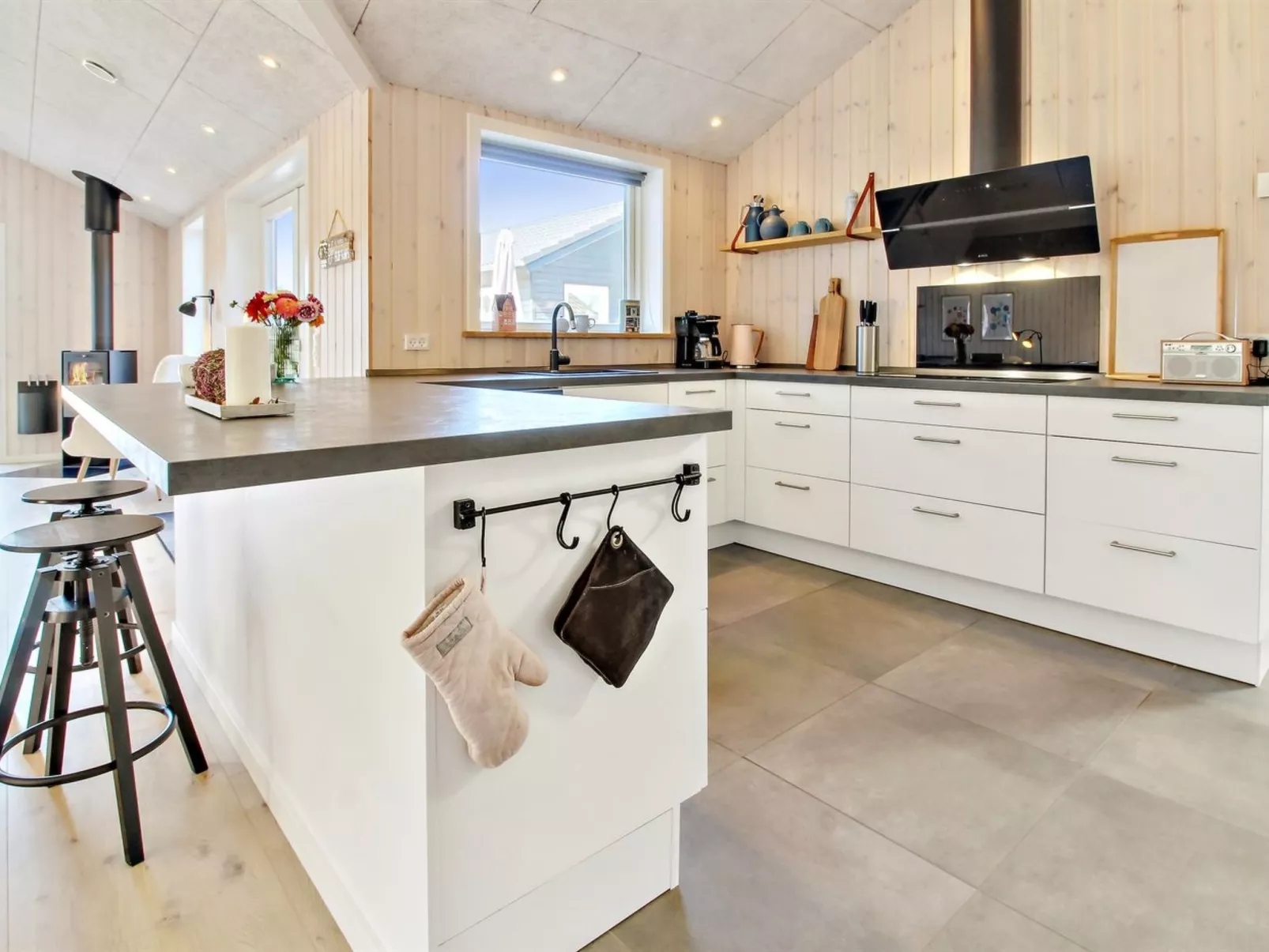 "Anuk" - 2.3km from the sea-Binnen