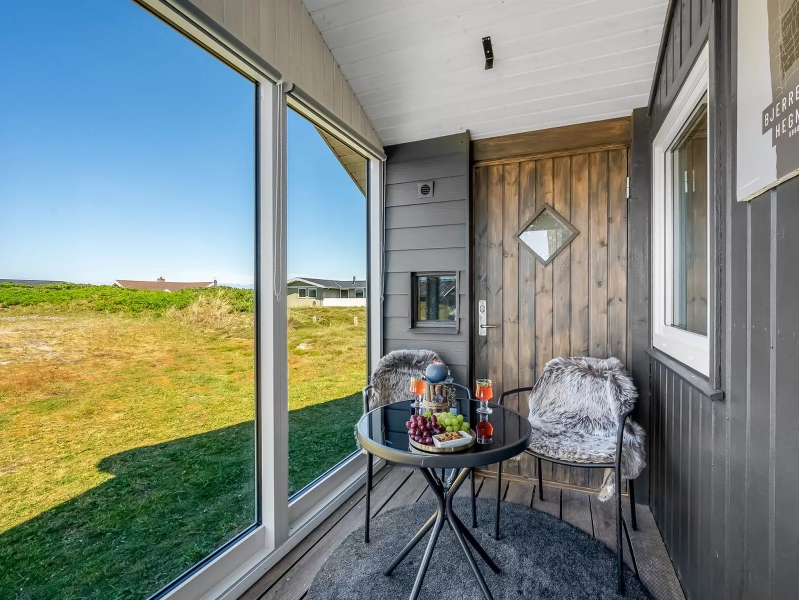 "Henning" -  from the sea-Binnen