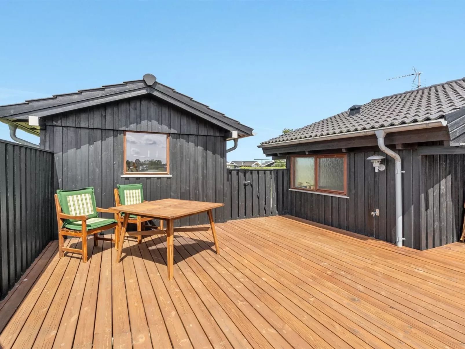 "Gyda" - 100m from the sea-Buiten