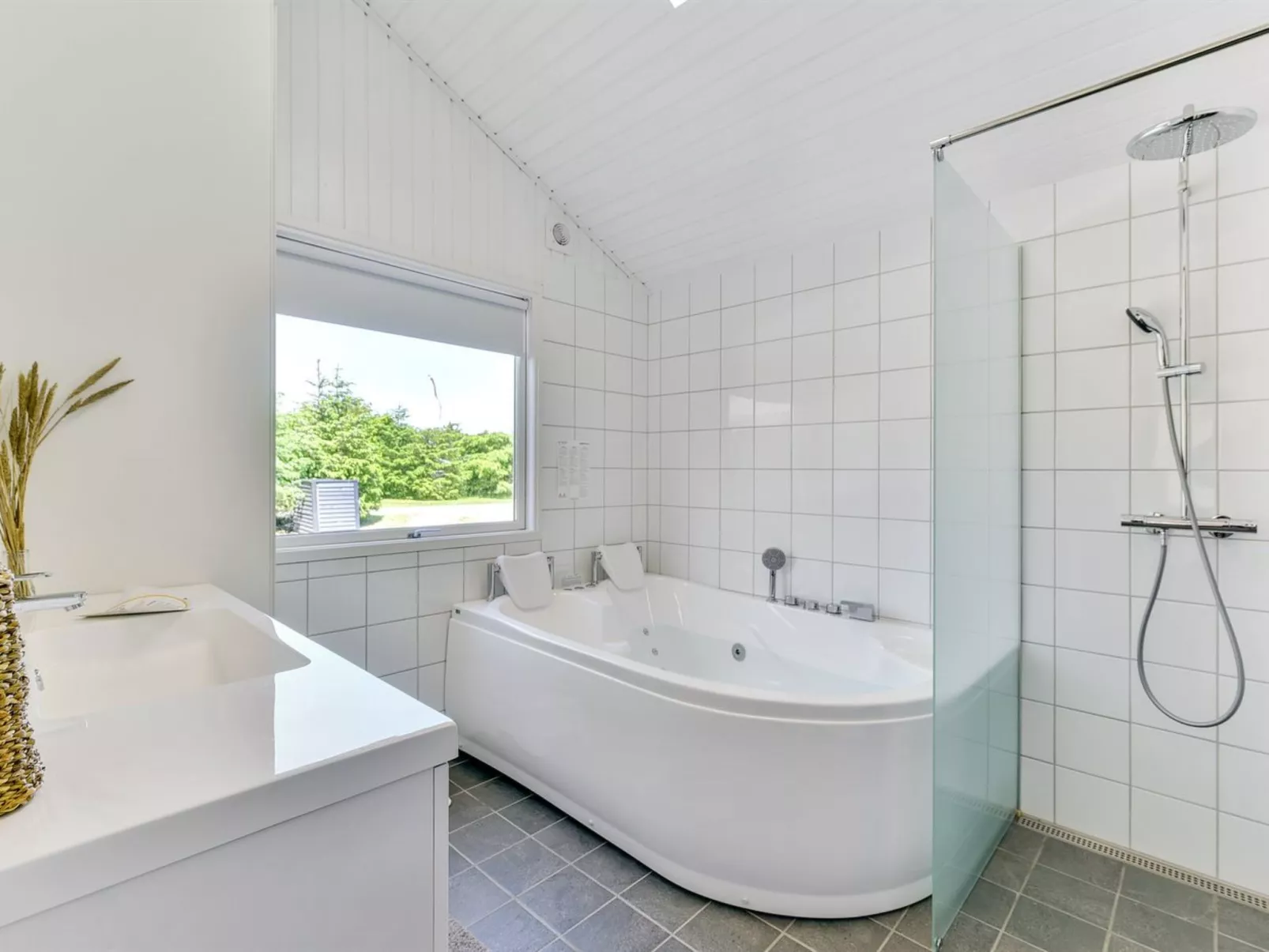 "Gustina" - 1.2km from the sea-Binnen