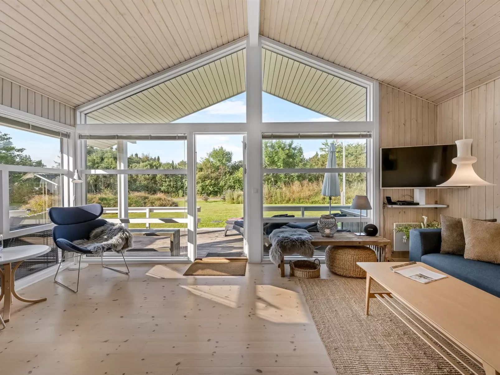 "Sviðandi" - 1.5km from the sea-Binnen