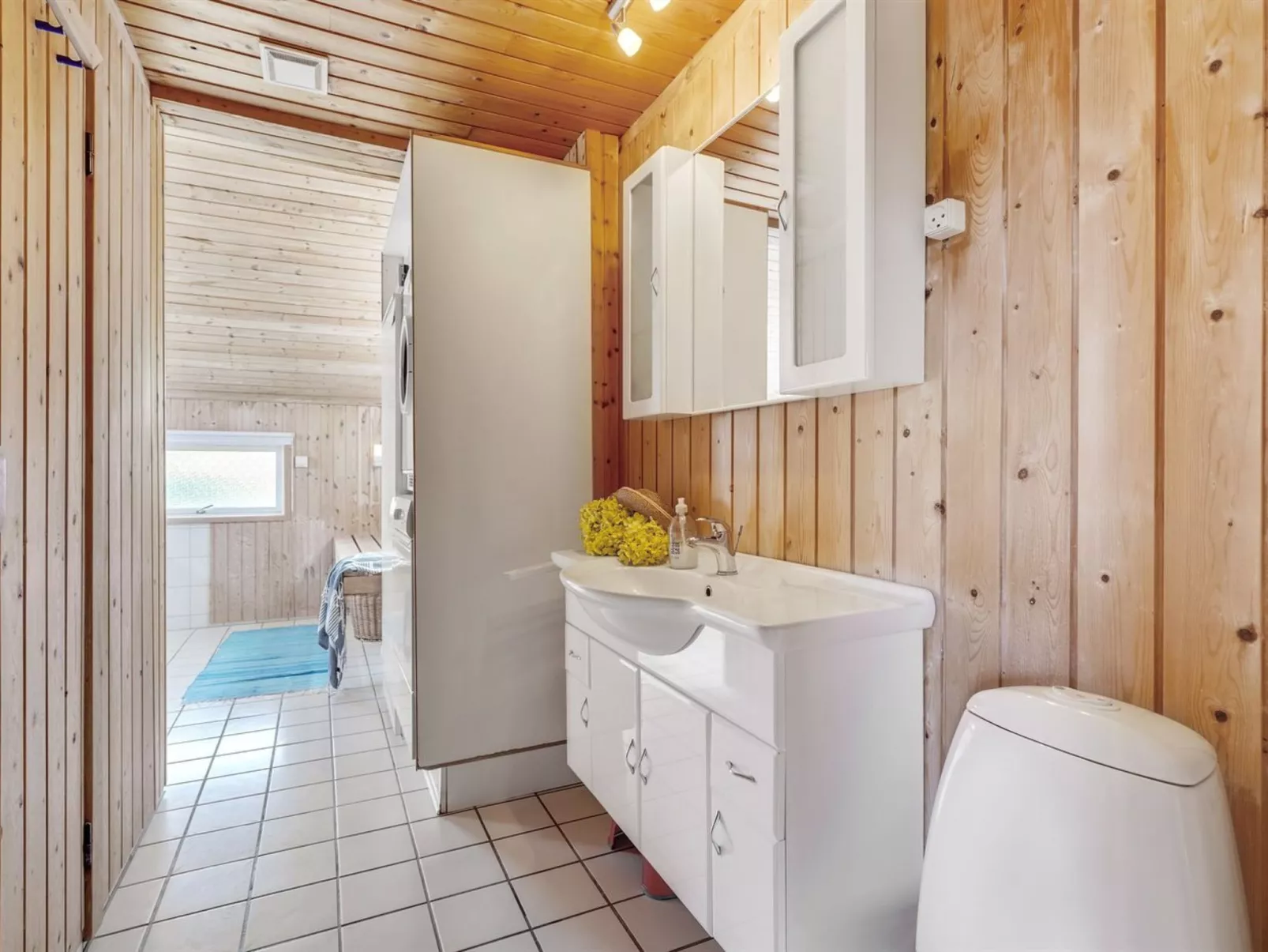 "Anthonette" -  from the sea-Binnen