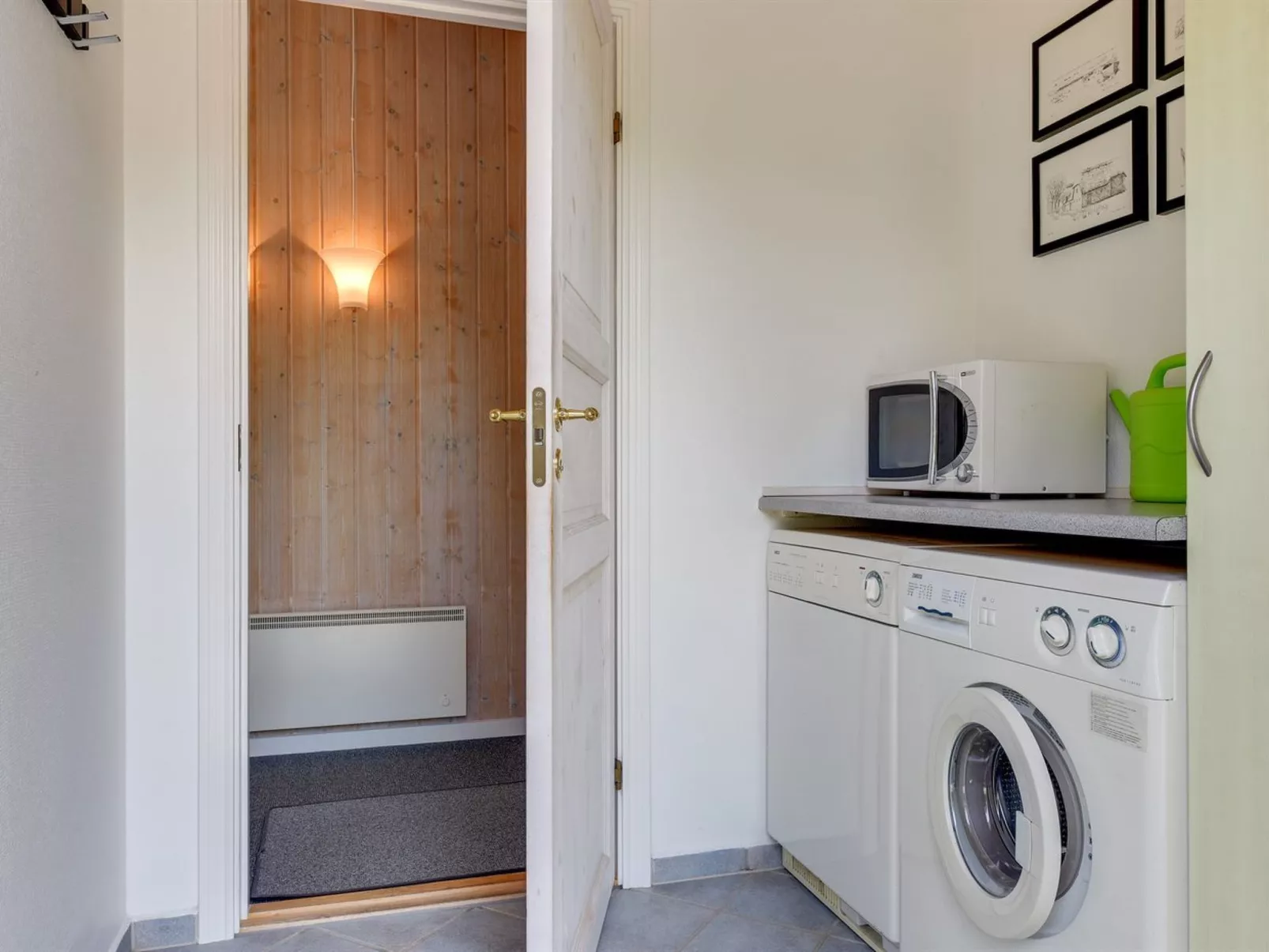 "Herlugh" - 1km to the fjord-Binnen