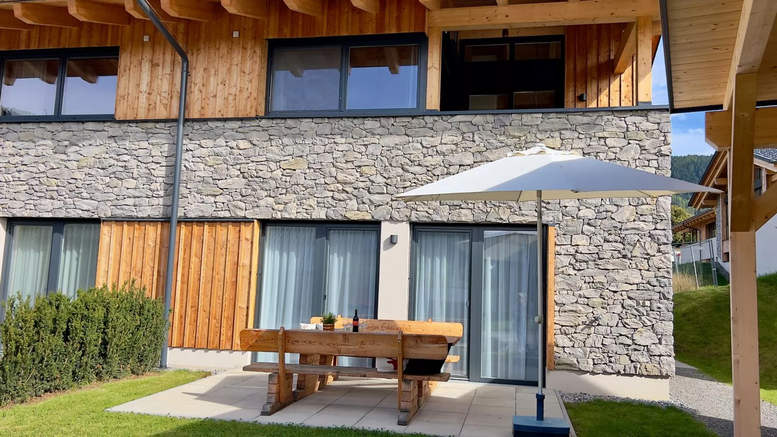 Grebenzen Lodge Edelweiss-Buitenkant zomer