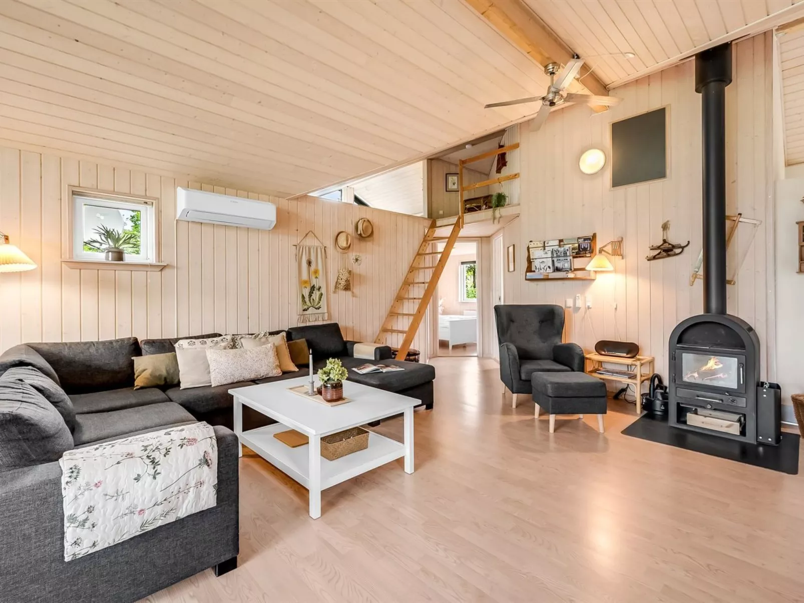 "Jarmunrek" - 400m to the fjord-Binnen