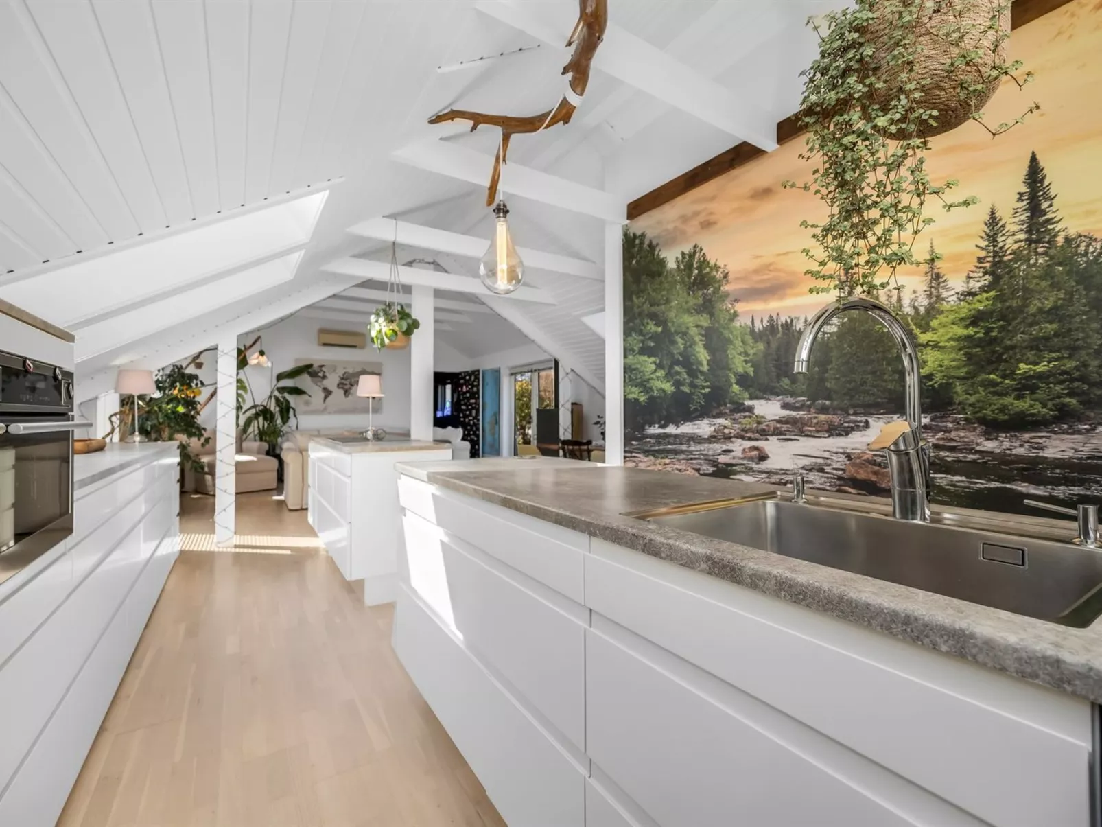 "Hughe" - 1.3km from the sea-Binnen