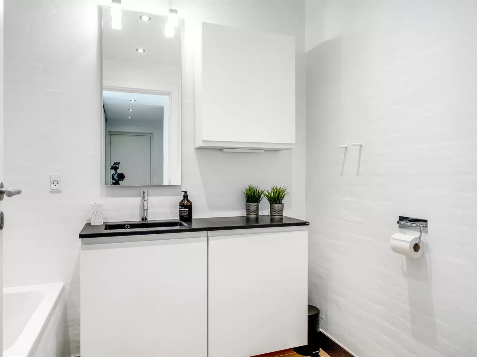 "Anelle" - 2.5km from the sea-Binnen