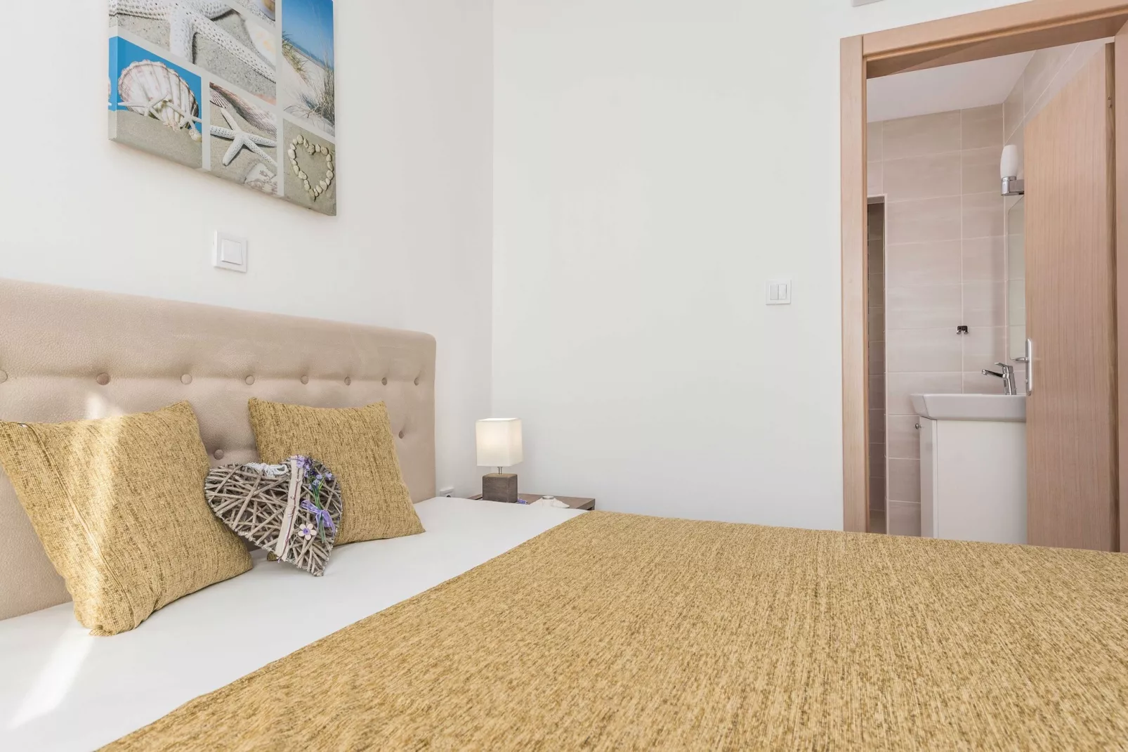 Luxury Escape with Swimming Pool & Modern Design - Four Bedroom Villa with Private Pool ( Villa 1)-Slaapkamer