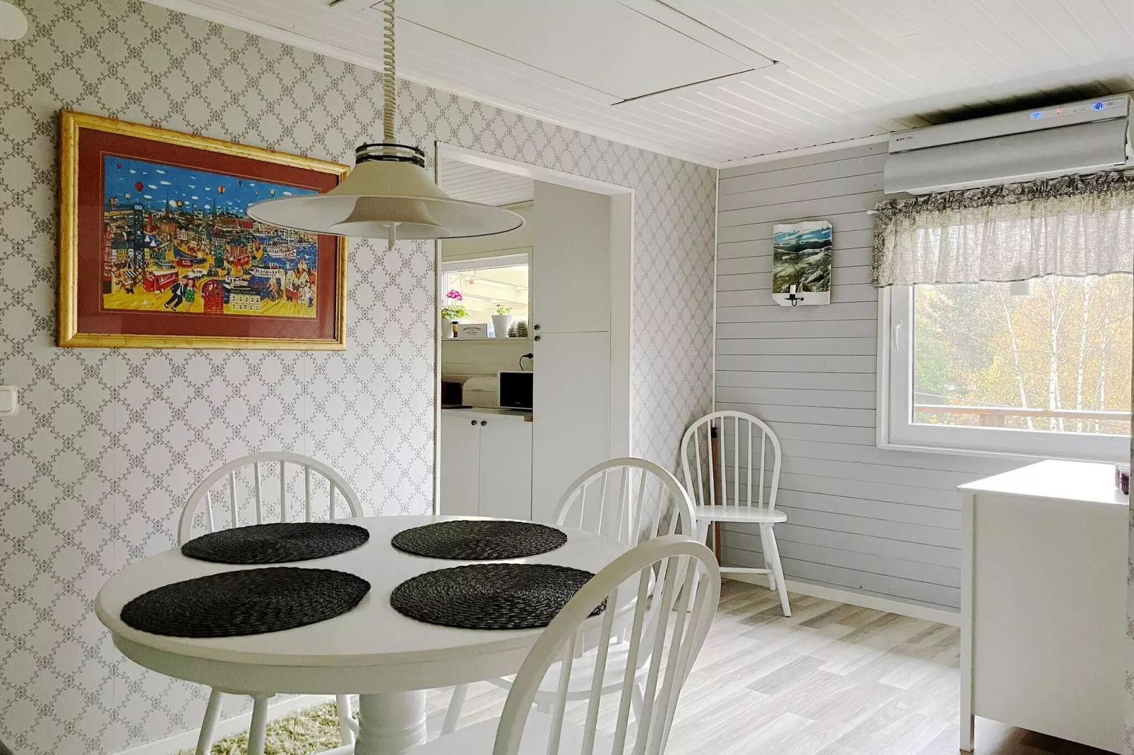 Gezellig toevluchtsoord in het bos met bubbelbad-Binnen