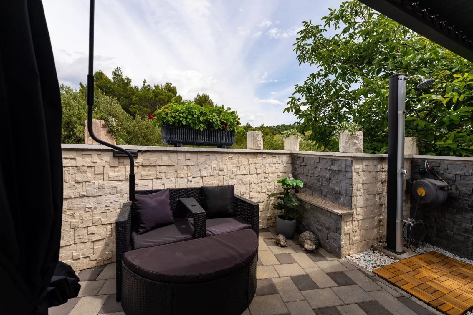 Apartment Nikita with private pool-Terrasbalkon