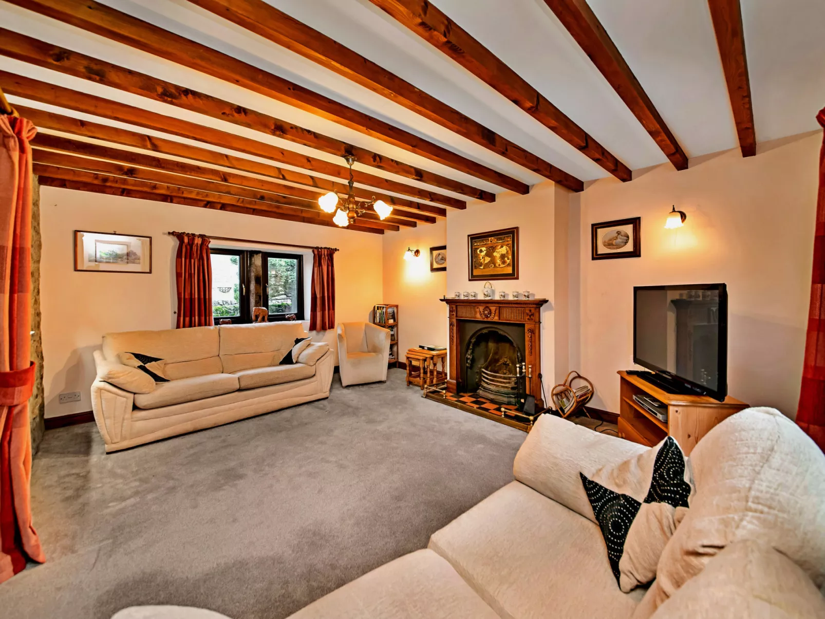 The Shires at Alstonefield-Binnen