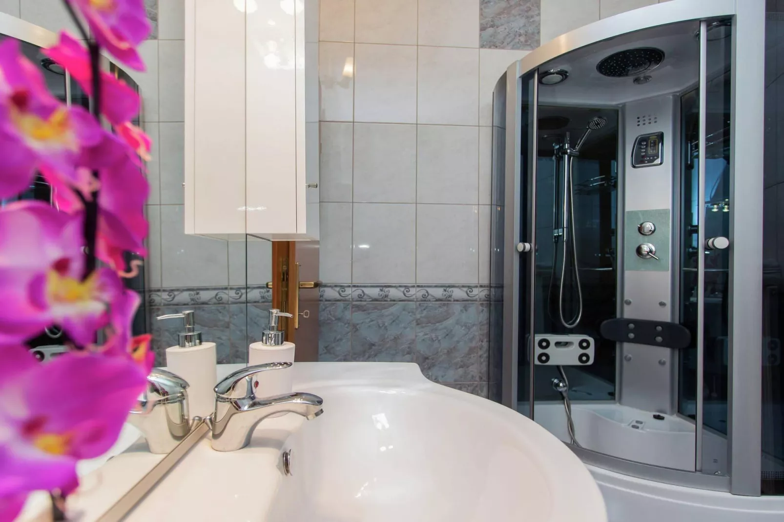 Sport & Spa Villa Neoric-Badkamer