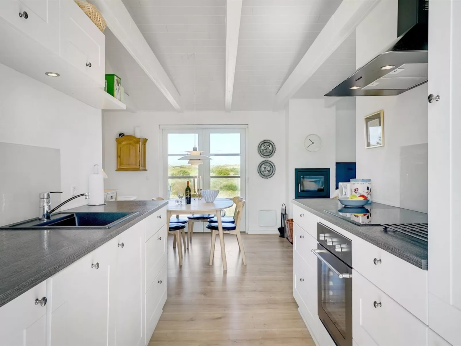 "Ortwin" - 300m from the sea-Binnen