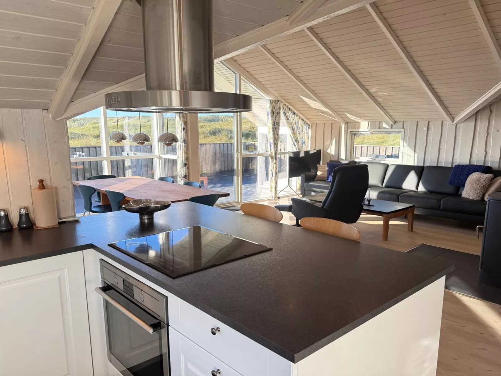 "Velena" -  from the sea-Binnen