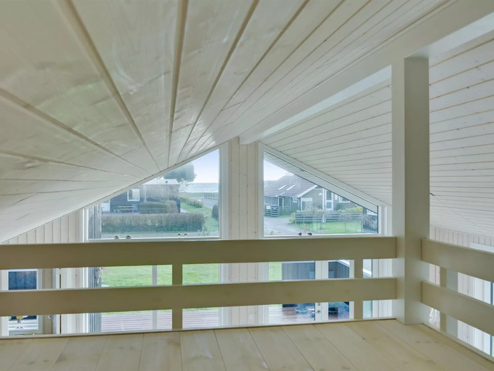 "Sighfrith" - 150m from the sea-Binnen