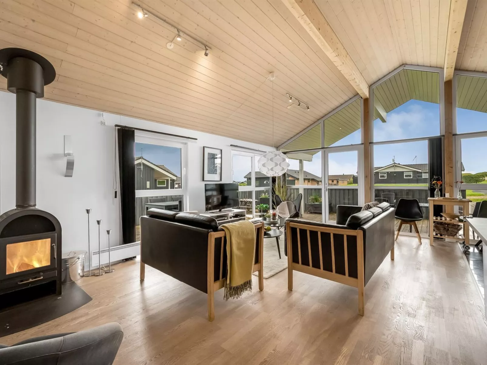 "Samuil" - 300m to the fjord-Binnen