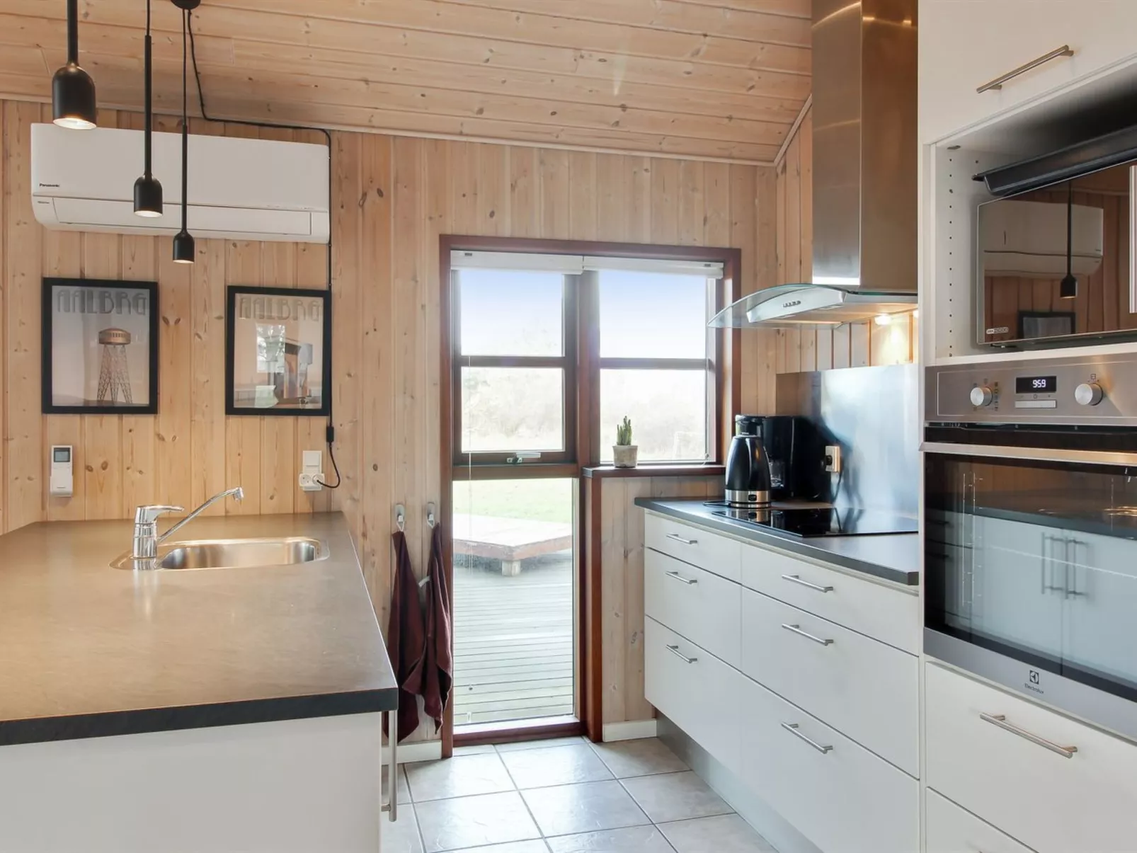 "Harri" - 850m from the sea-Binnen