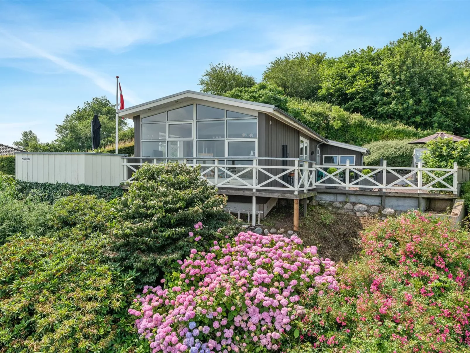 "Haraldina" - 350m to the fjord-Buiten