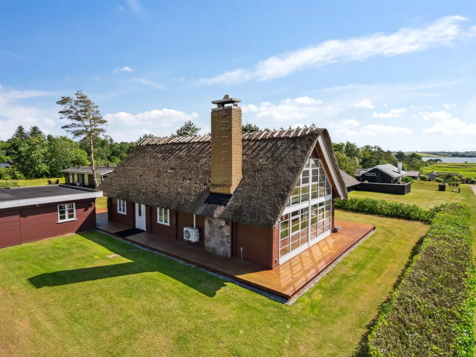 "Ginnie" - 300m from the sea-Buiten