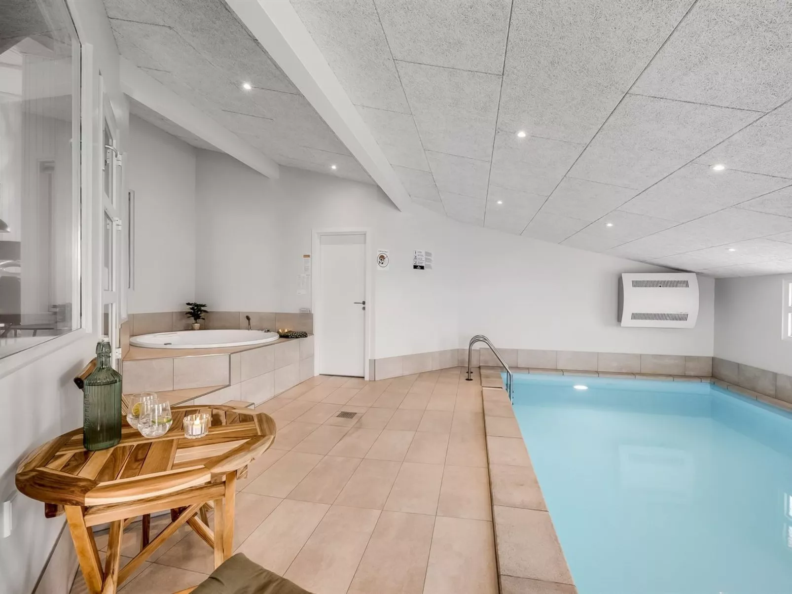 "Saku" - 495m to the fjord-Buiten