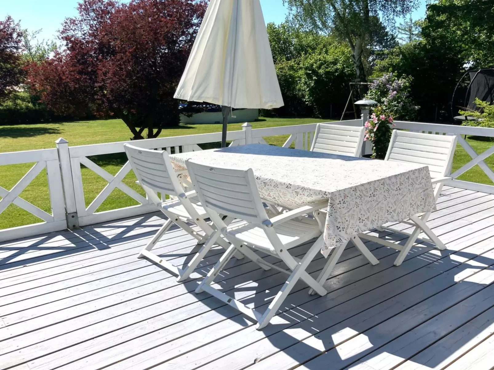 "Jeip" - 400m to the fjord-Buiten