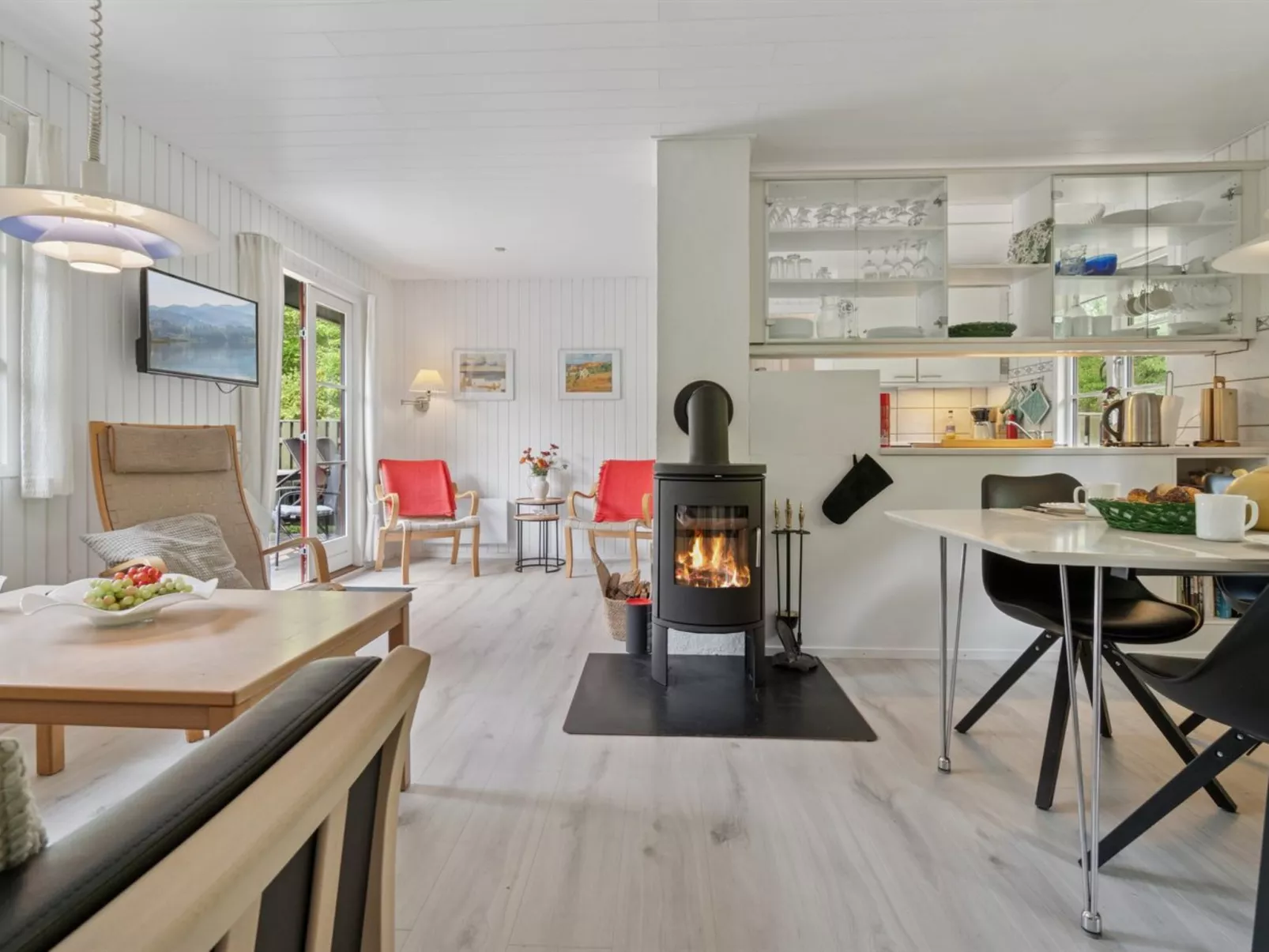 "Gail" - 200m from the sea-Binnen