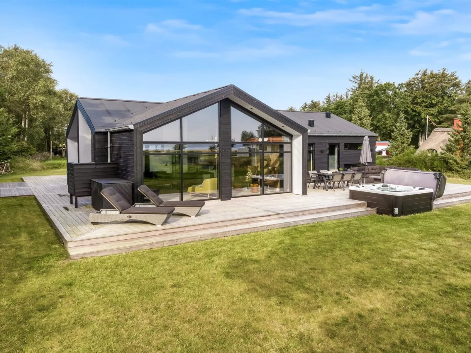 "Jahn" - 250m to the fjord-Buiten