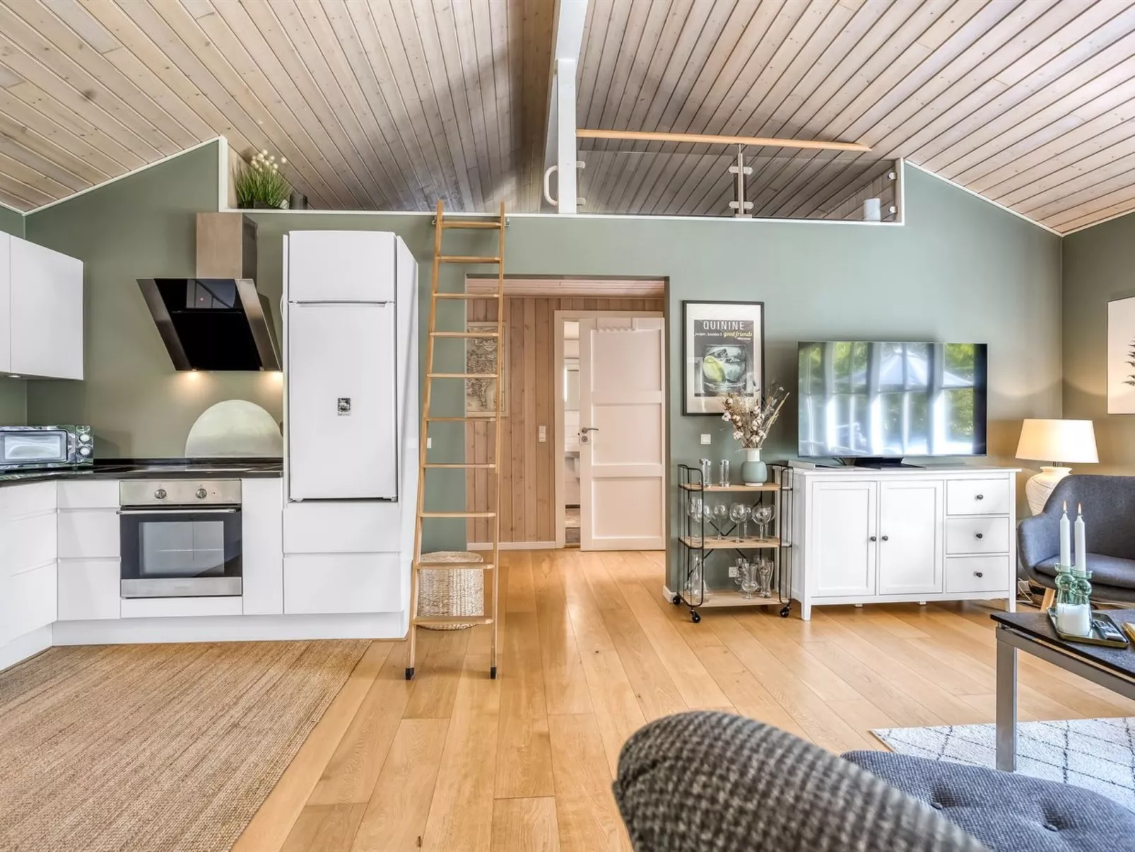 "Marlena" - 1.1km from the sea-Binnen