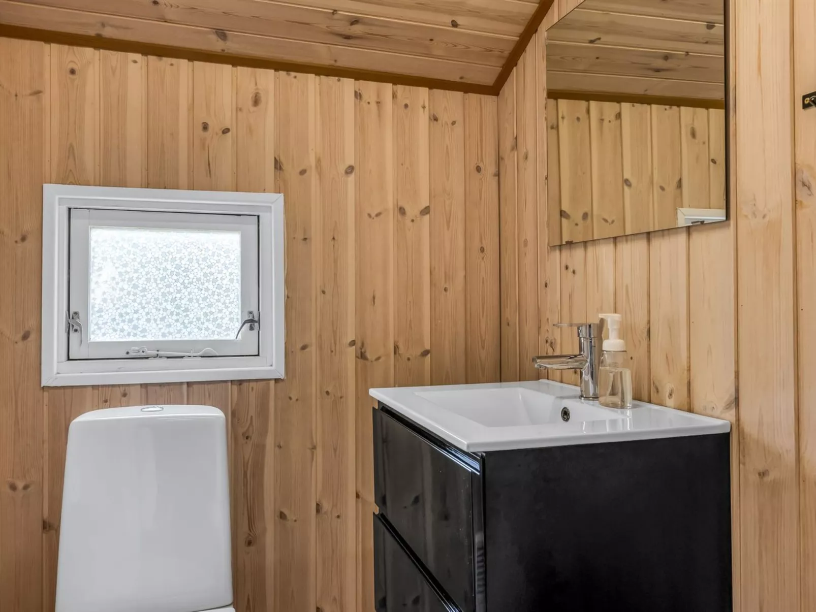 "Irlin" - 850m from the sea-Binnen