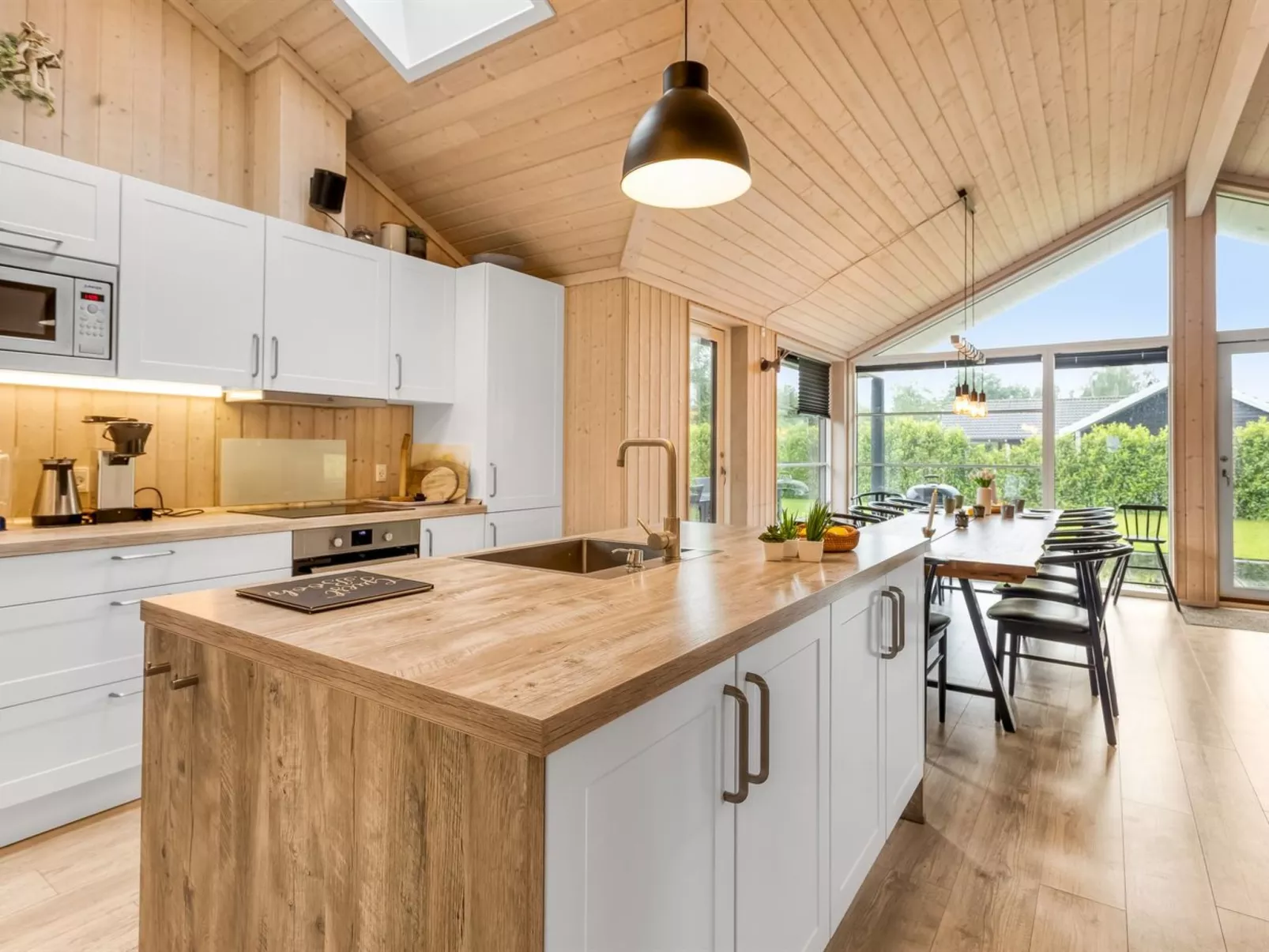 "Bernadine" - 500m from the sea-Binnen