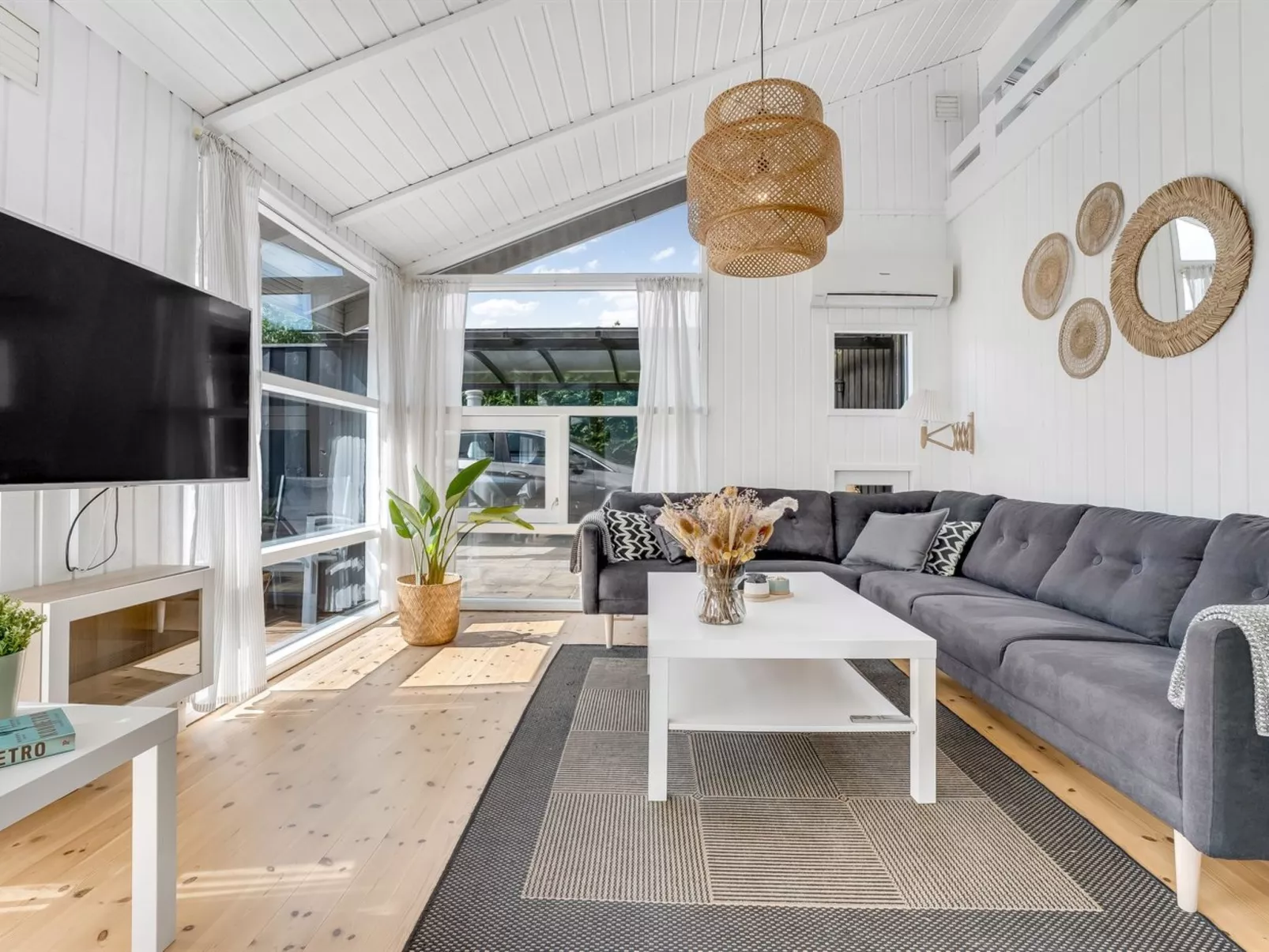 "Ellie" - 700m from the sea-Binnen