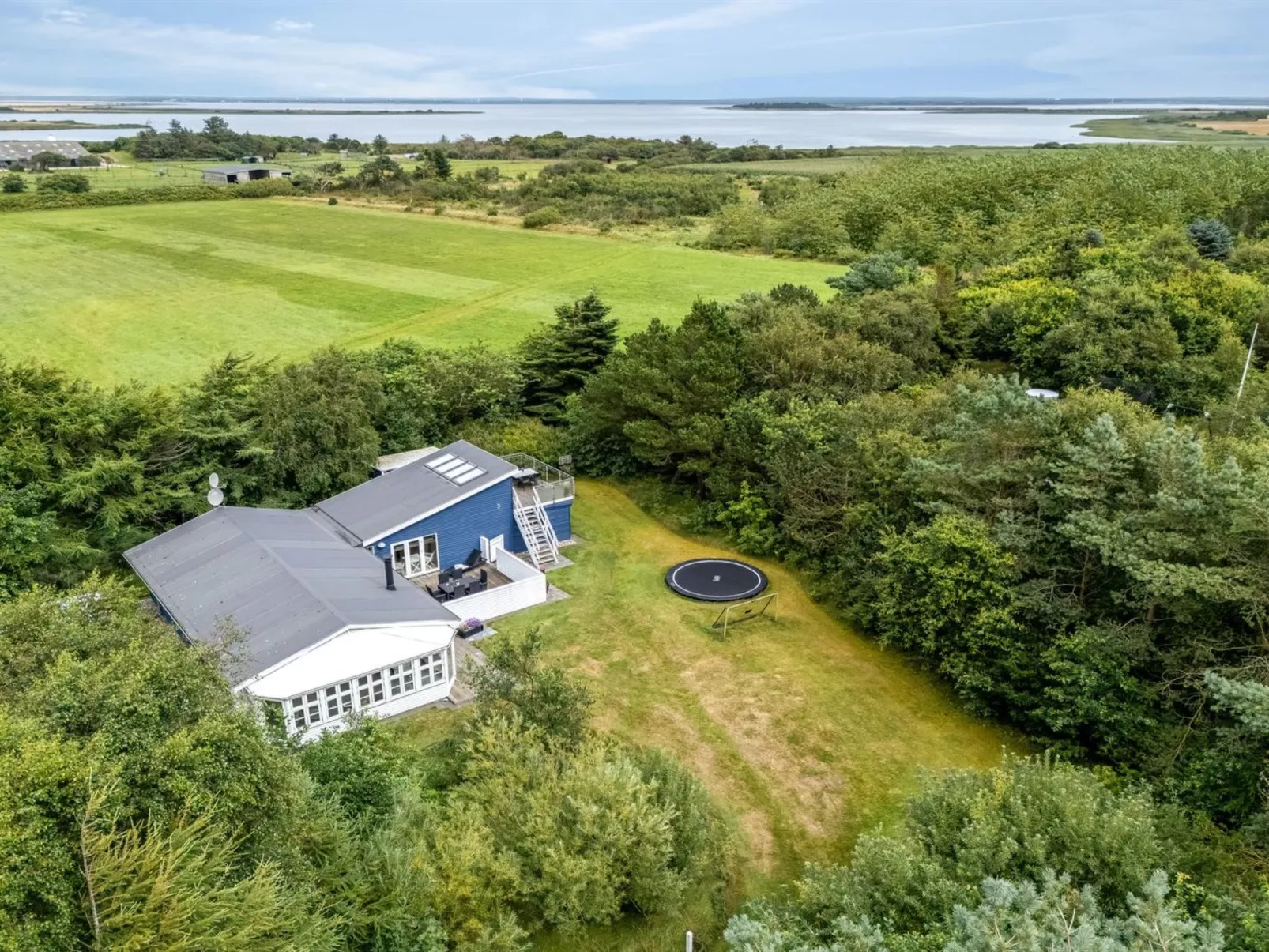 "Sami" - 600m to the fjord-Buiten