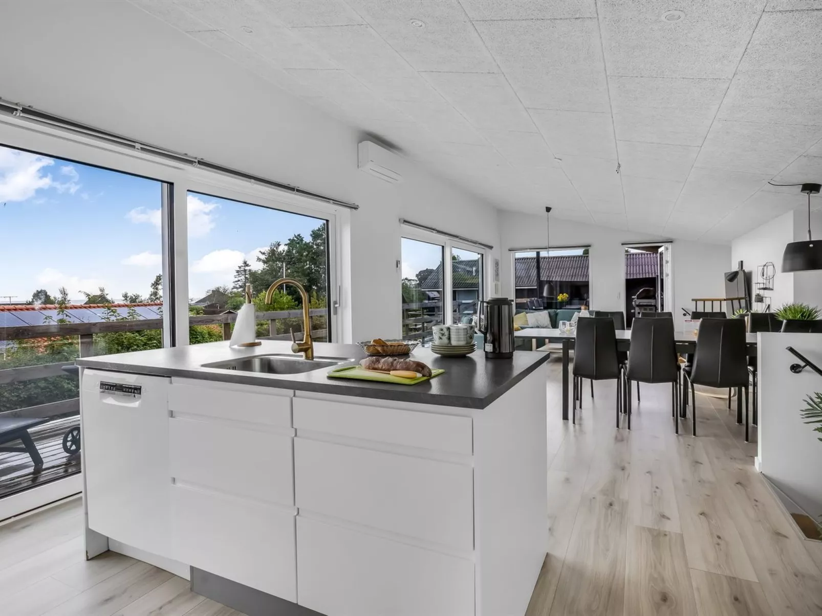 "Fin" - 150m from the sea-Binnen