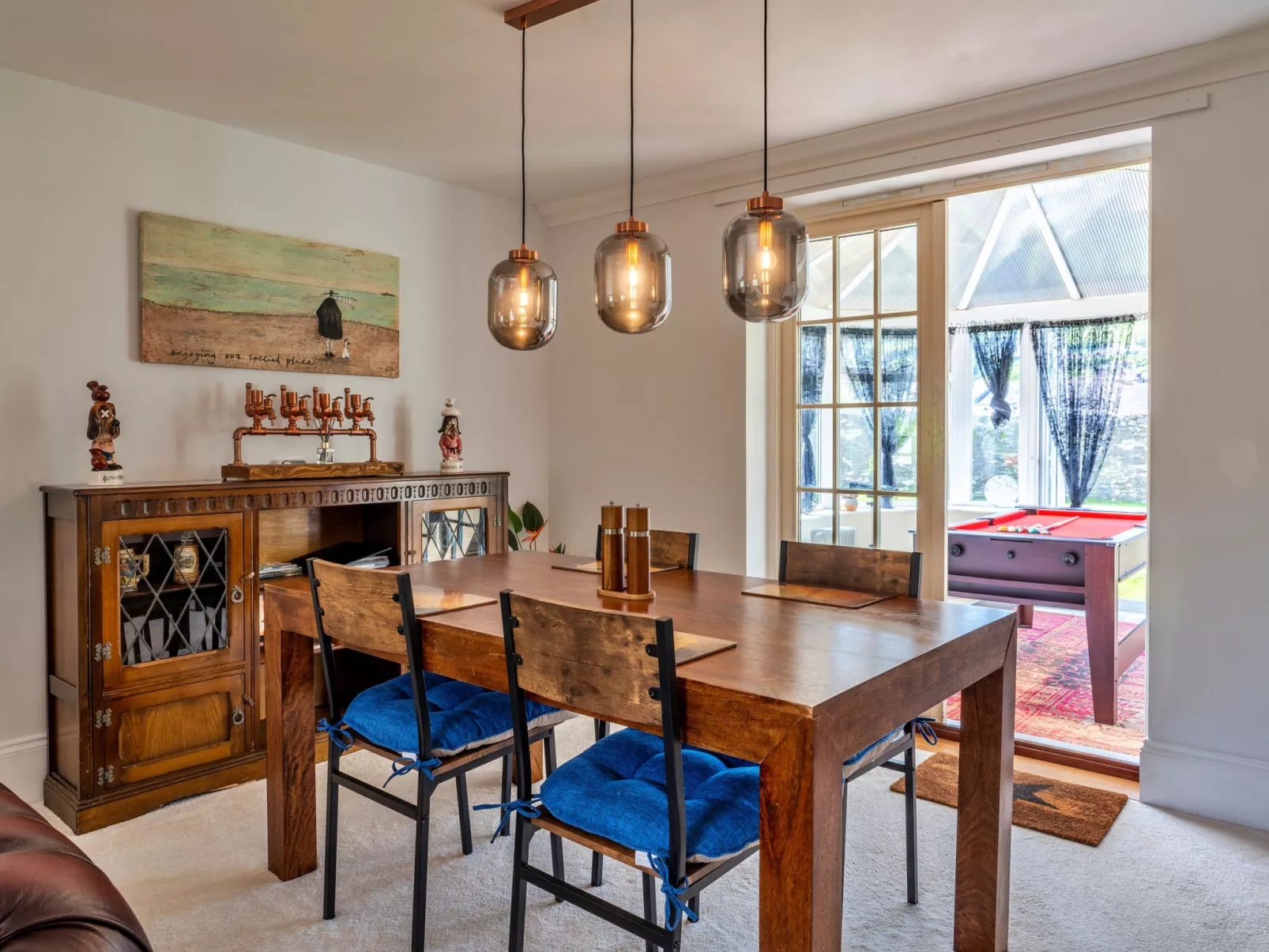 Nicely Tucked Away Cottage-Binnen