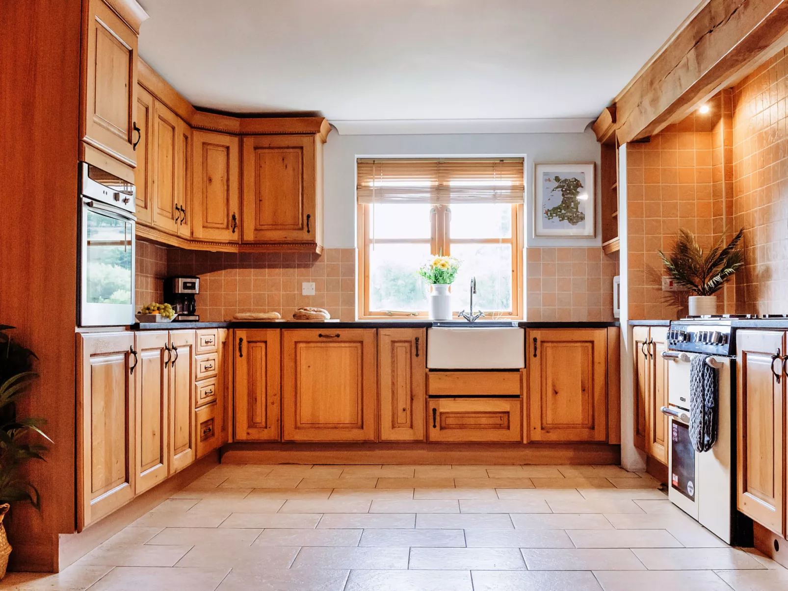 The Welsh Farmhouse-Binnen