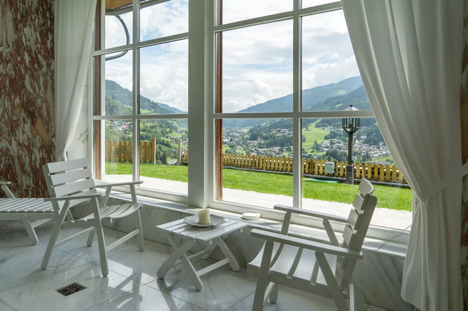 Bad Kleinkirchheim Lush and Spacious Villa with Indoor Pool and Wellness - Seven Bedroom Villa-Zwembad