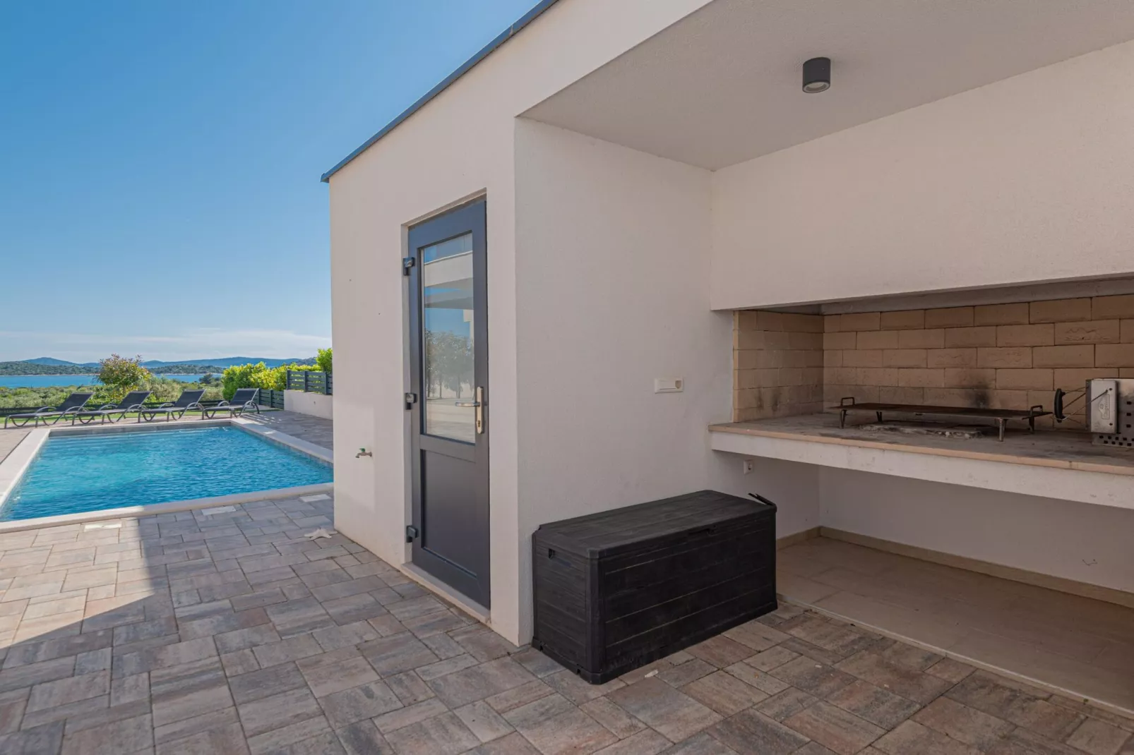 Four-Bedroom Villa With Pool-Buitenlucht