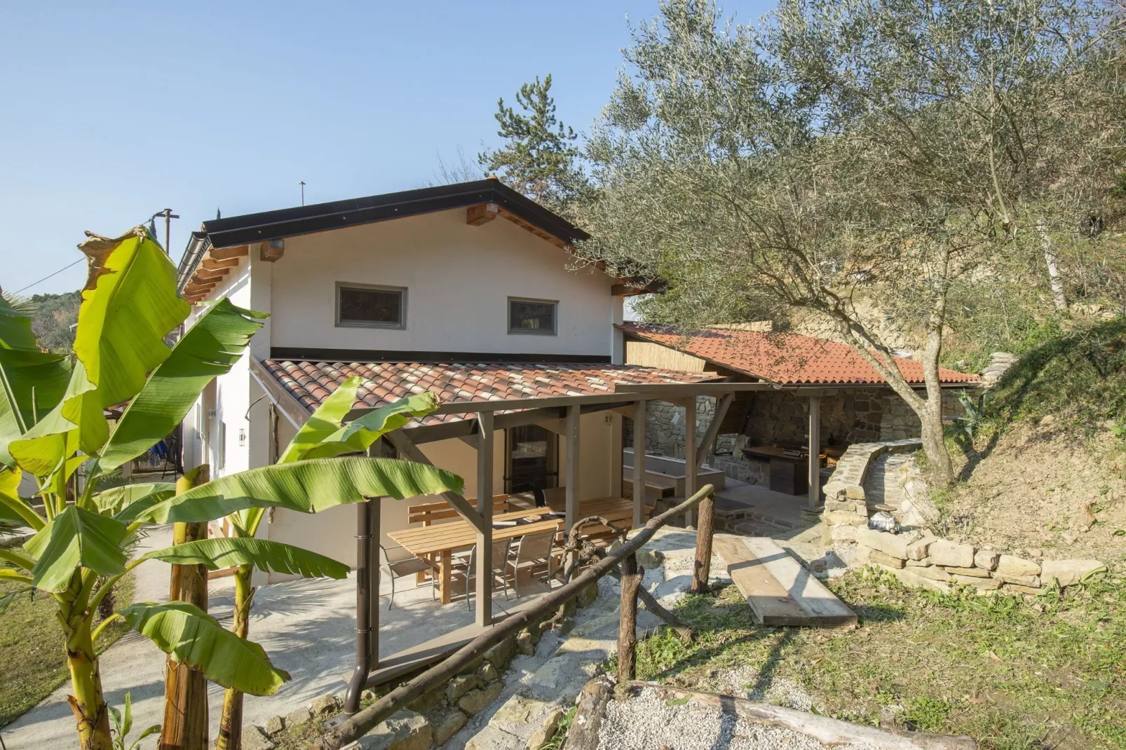 Family-Friendly Serene Retreat Holiday Home - Four Bedroom Holiday Home  with Terrace-Buitenlucht