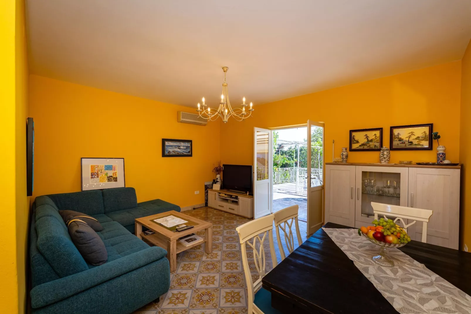 Vacation house Maslenica-Eetkamer