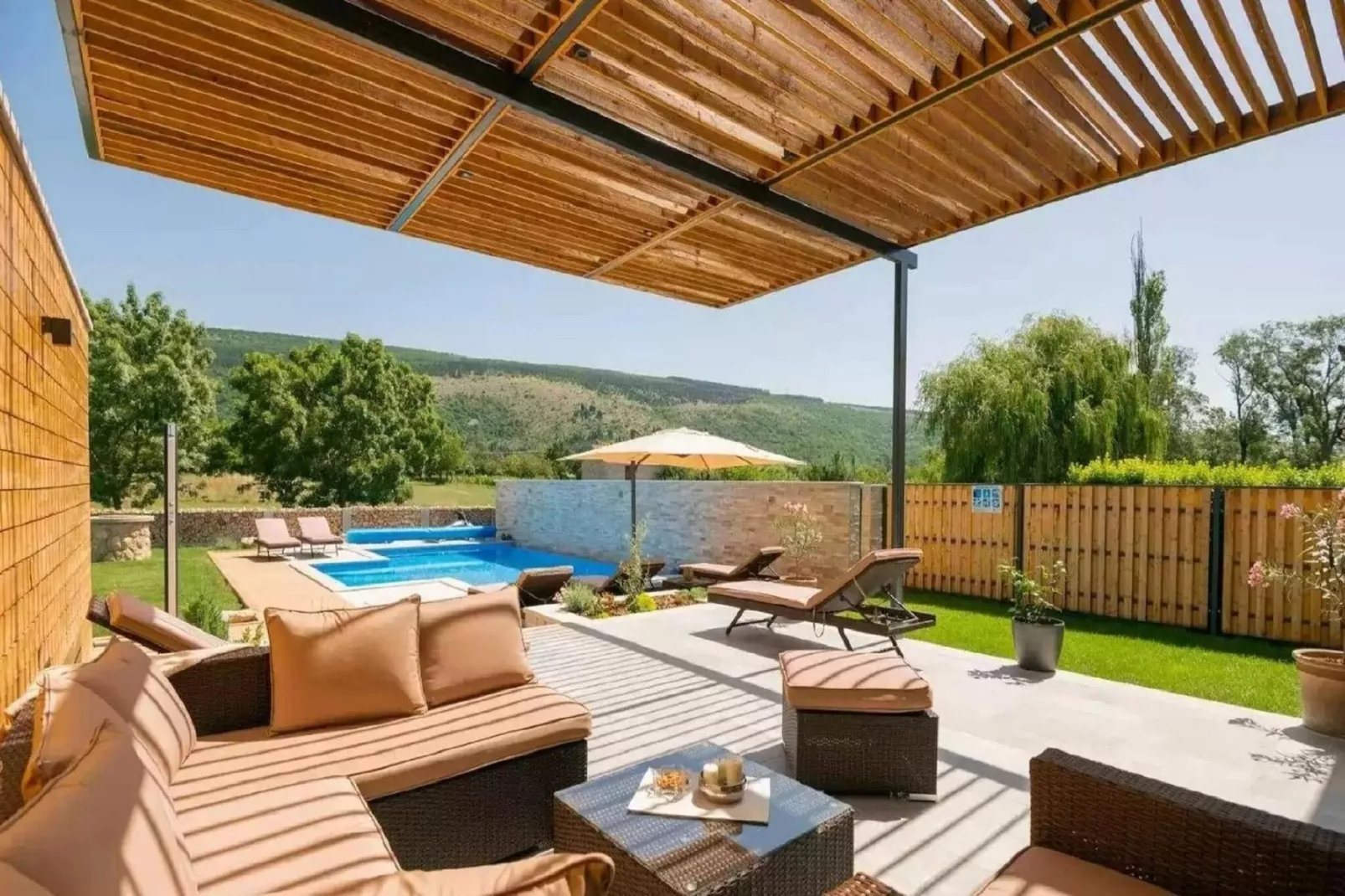 Luxury Villa Prolozac-Terrasbalkon