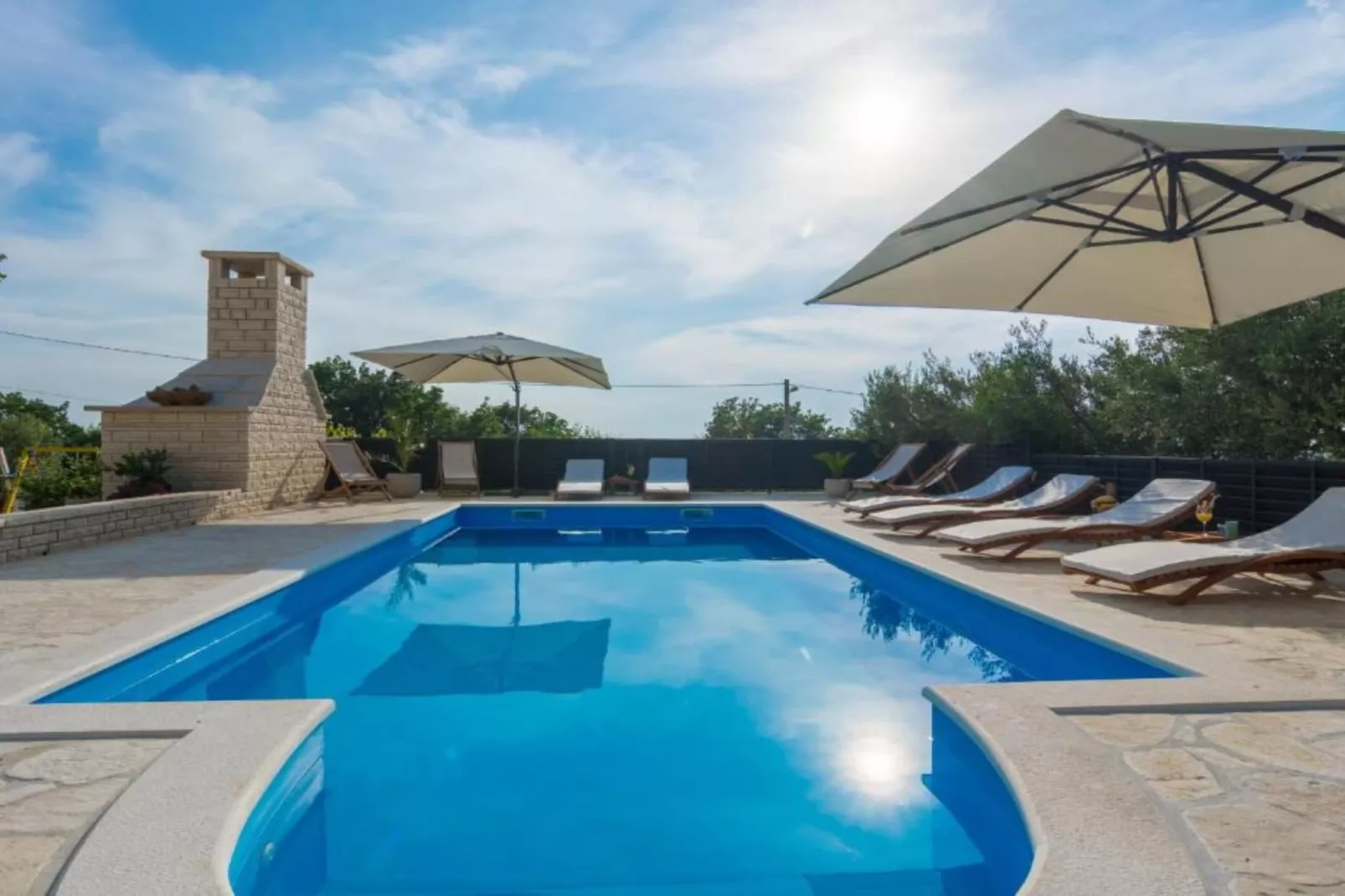 Holiday House BALEN with Swimming Pool - Six Bedroom Holiday House With Pool-Zwembad